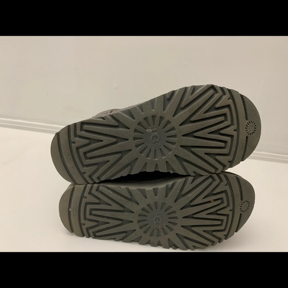 Grey uggs - Picture 4 of 12